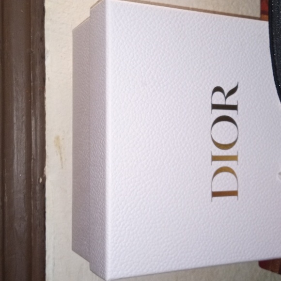 Dior Makeup And Pouch Bundle - Picture 6 of 7
